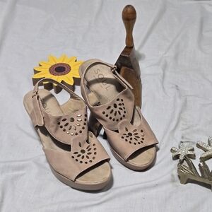 SOUL Naturalizer Taupe Cutout Sandals 372